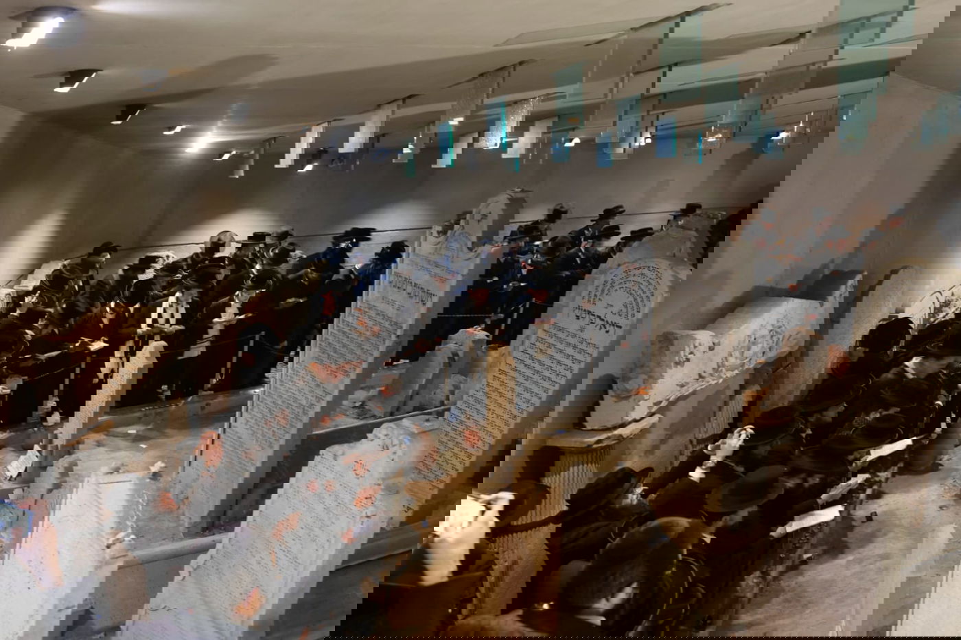 בחורי "אורייתא" יצאו לציוני הצדיקים באירופה