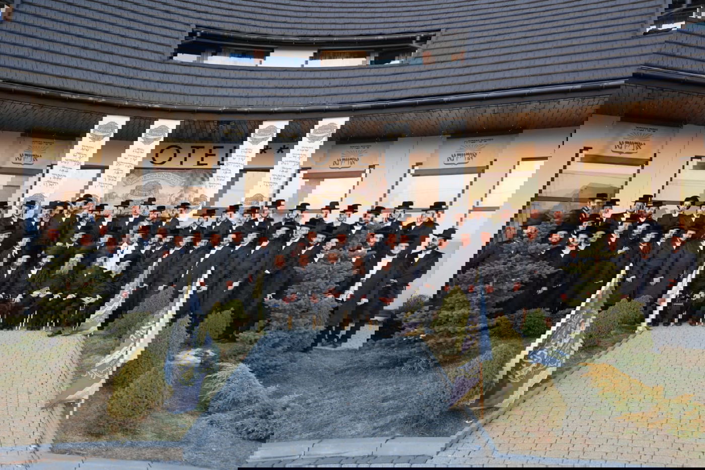 בחורי "אורייתא" יצאו לציוני הצדיקים באירופה