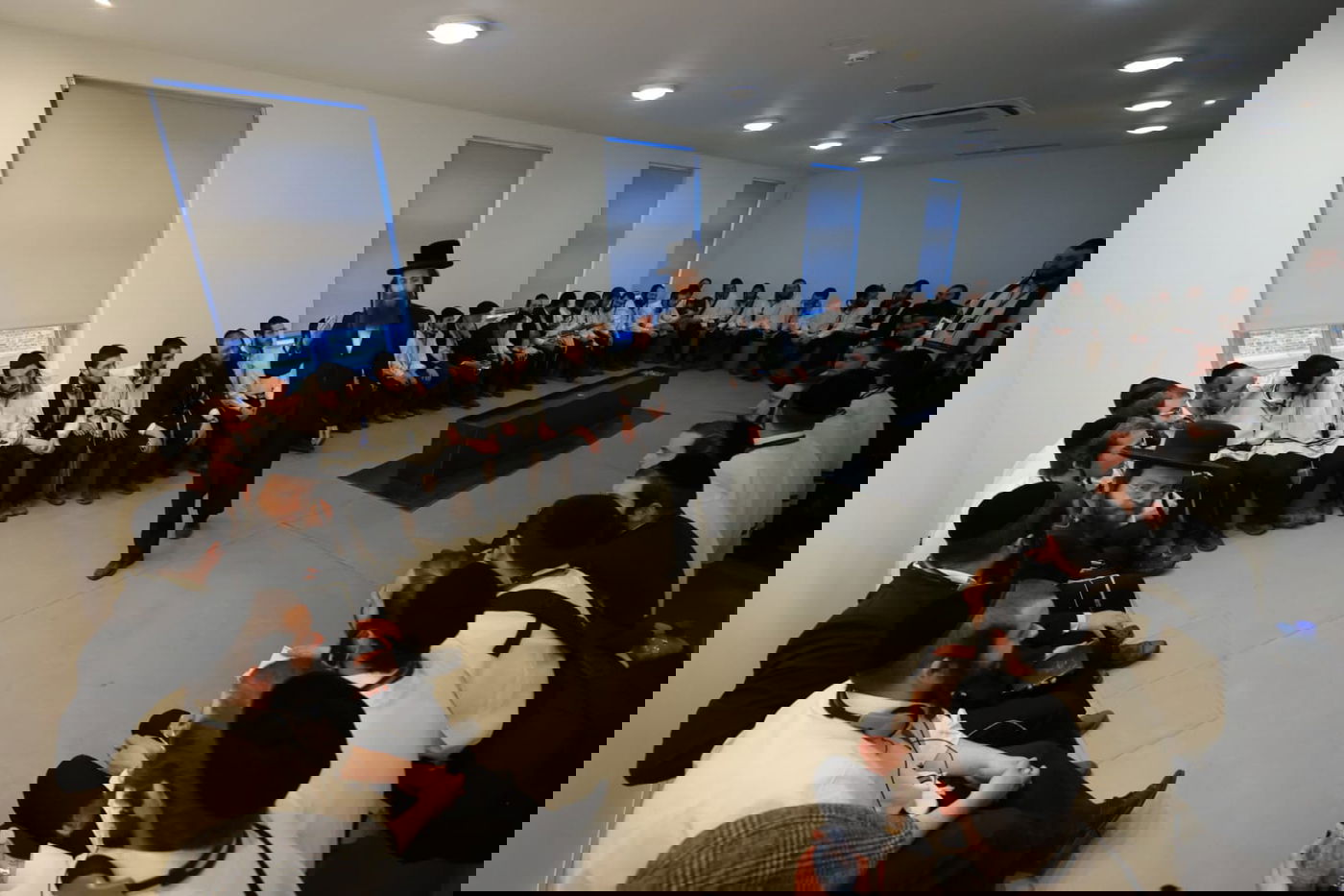 בחורי "אורייתא" יצאו לציוני הצדיקים באירופה