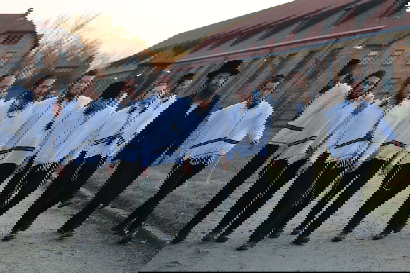 בחורי "אורייתא" יצאו לציוני הצדיקים באירופה