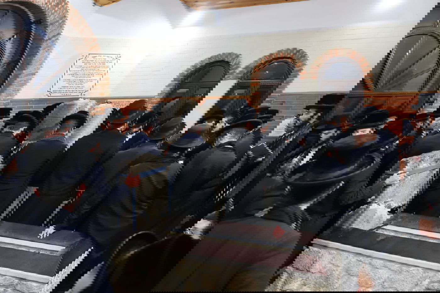 בחורי "אורייתא" יצאו לציוני הצדיקים באירופה