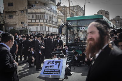 כמאה מפגינים מהעדה החרדית בצומת בר אילן