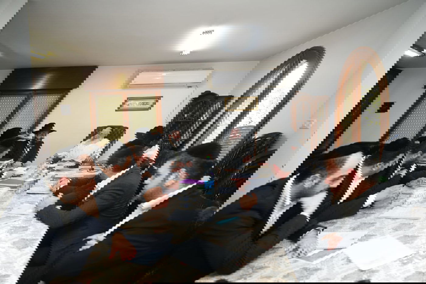 ״אחריות גדולה״, דיון הלכתי עם הגר״א וויס וראשי צוותי הכשרות בחו״ל