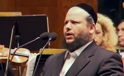 הלפגוט מבצע את יצירתו של שור