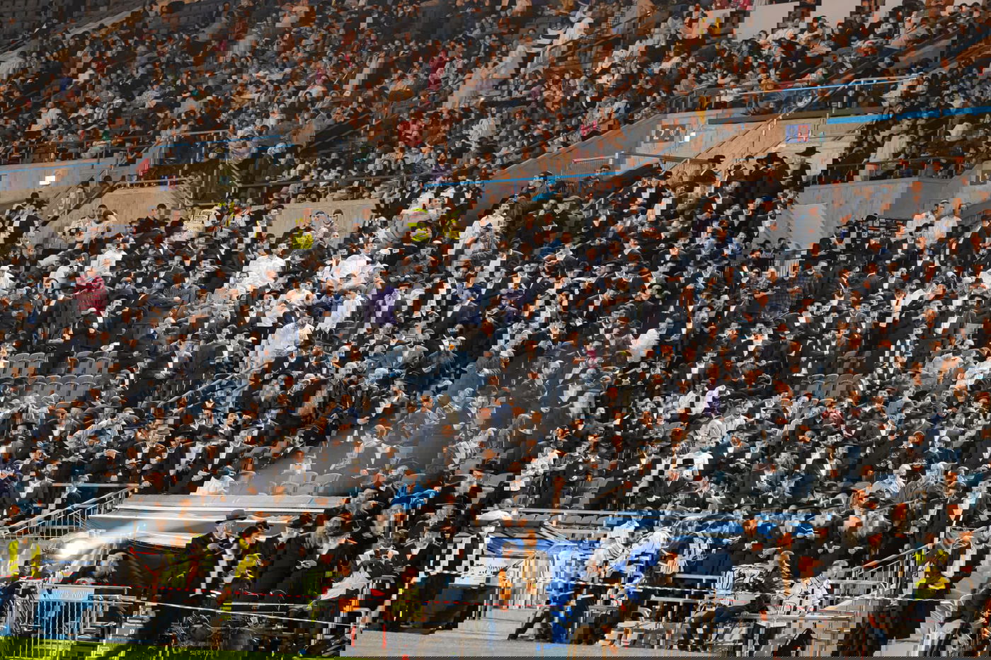 "מזל טוב, רבי!": רבבות חגגו יום הולדת 120 לרבי מליובאוויטש זי"ע