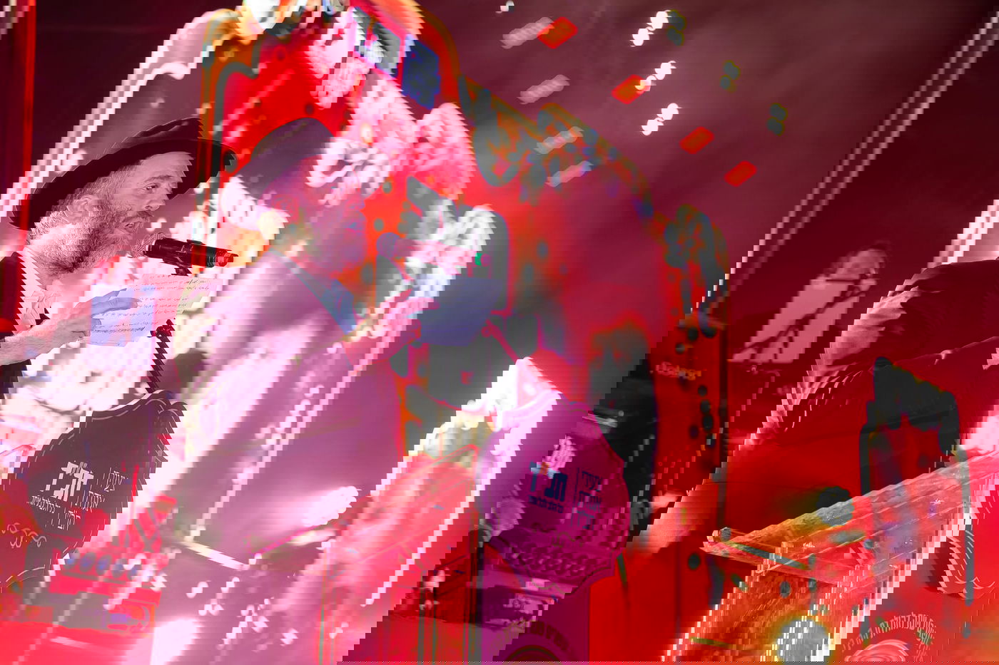 "מזל טוב, רבי!": רבבות חגגו יום הולדת 120 לרבי מליובאוויטש זי"ע