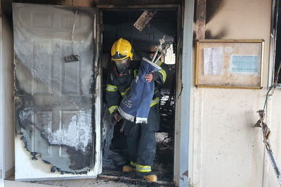 בית הכנסת עלה באש; ספרי התורה - חולצו