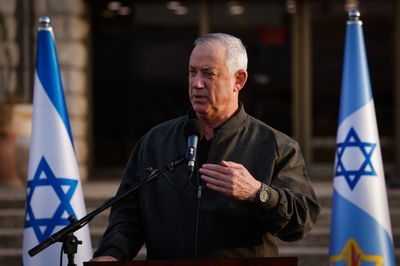 שר הביטחון גנץ מגבה את הקצין שירה למוות ביהודי: "פעל נכון"