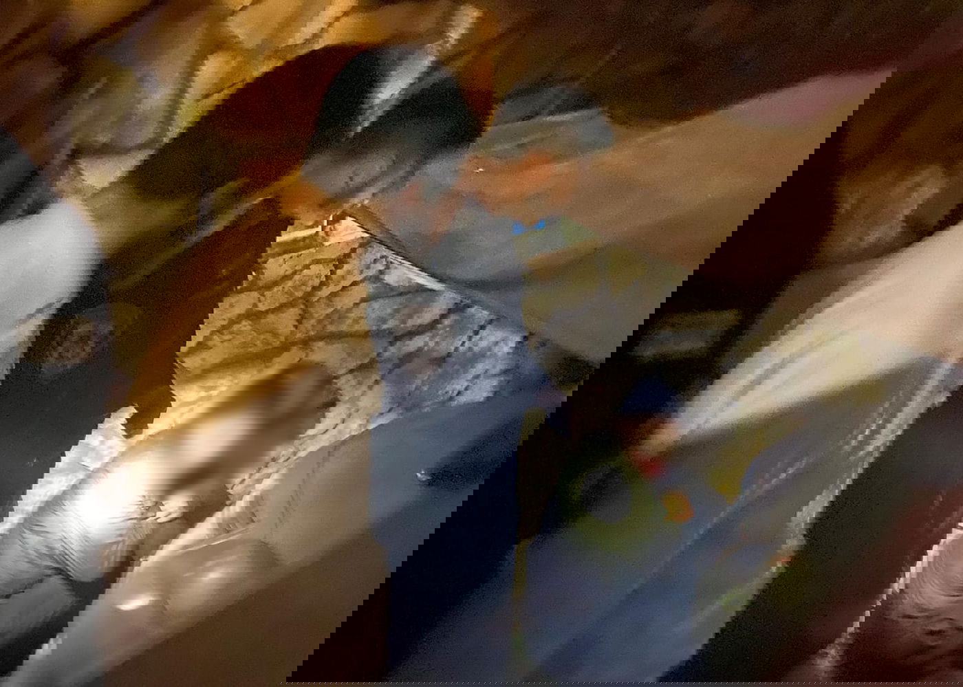 הפורץ התחבא מתחת לרכב - עד שנחשף