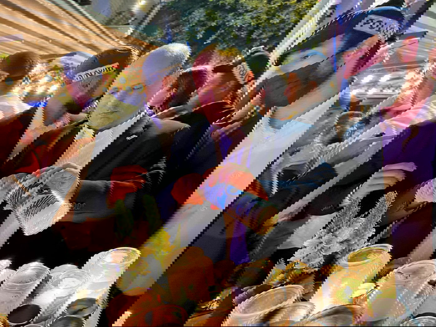 בנט בזירת הפיגוע, אמש