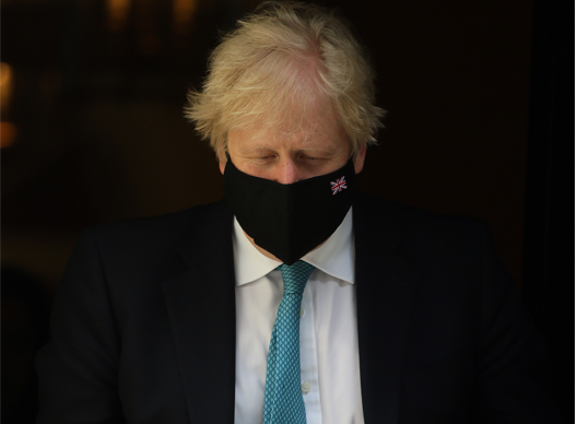 ג'ונסון נקנס ומסרב להתפטר, שרים לא מגבים