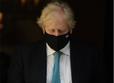 ג'ונסון נקנס ומסרב להתפטר, שרים לא מגבים