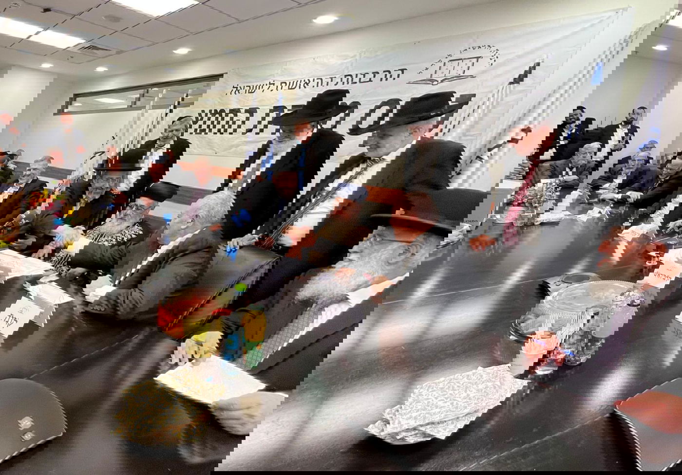 הרבנים הראשיים מכרו את החמץ שלכם • צפו