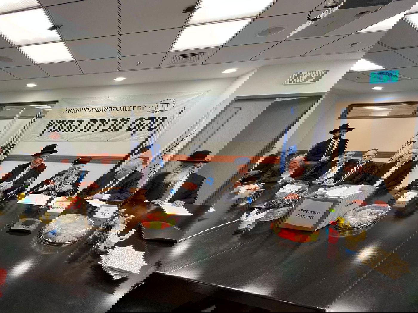 הרבנים הראשיים מכרו את החמץ שלכם • צפו