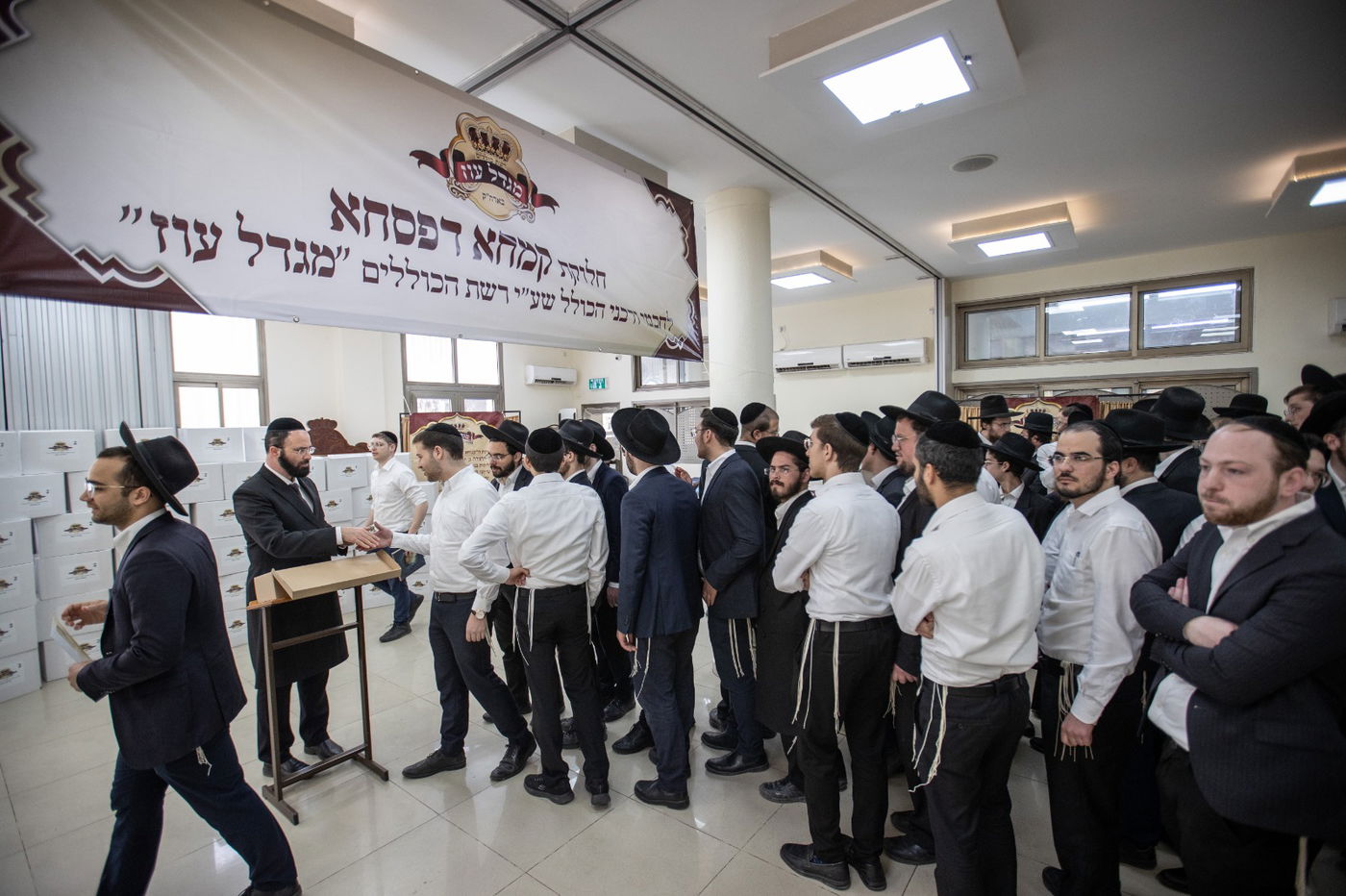 חלוקת הענק לאברכי רשת הכוללים 'מגדל עוז'