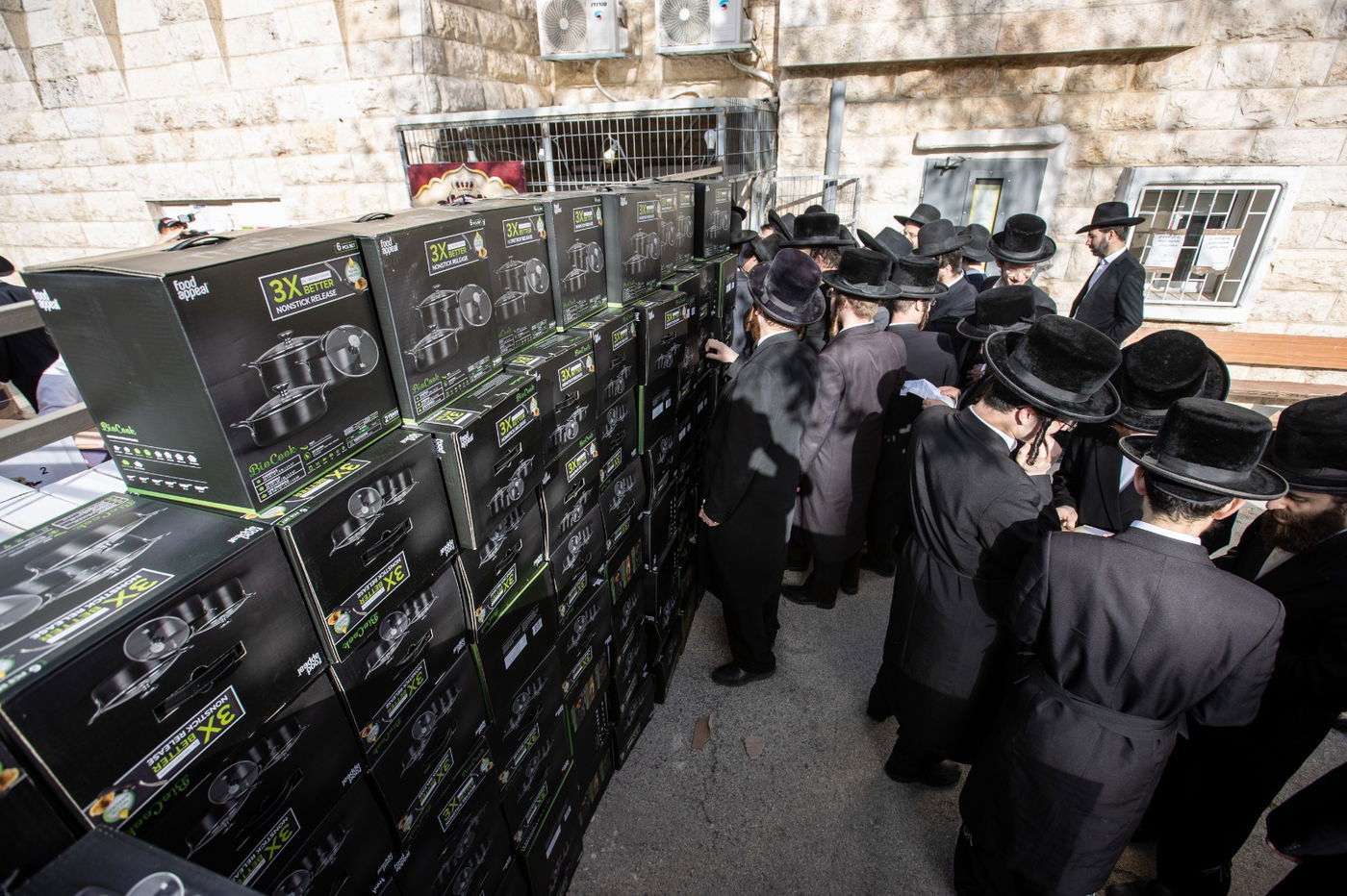 חלוקת הענק לאברכי רשת הכוללים 'מגדל עוז'