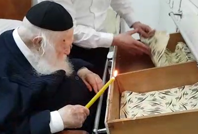 לפני שנה: שר התורה בבדיקת חמץ • צפו