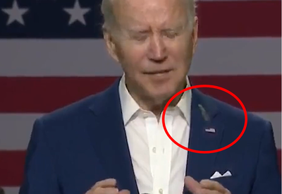 ביידן נאם, לכלוך לא נעים צץ על החליפה • צפו