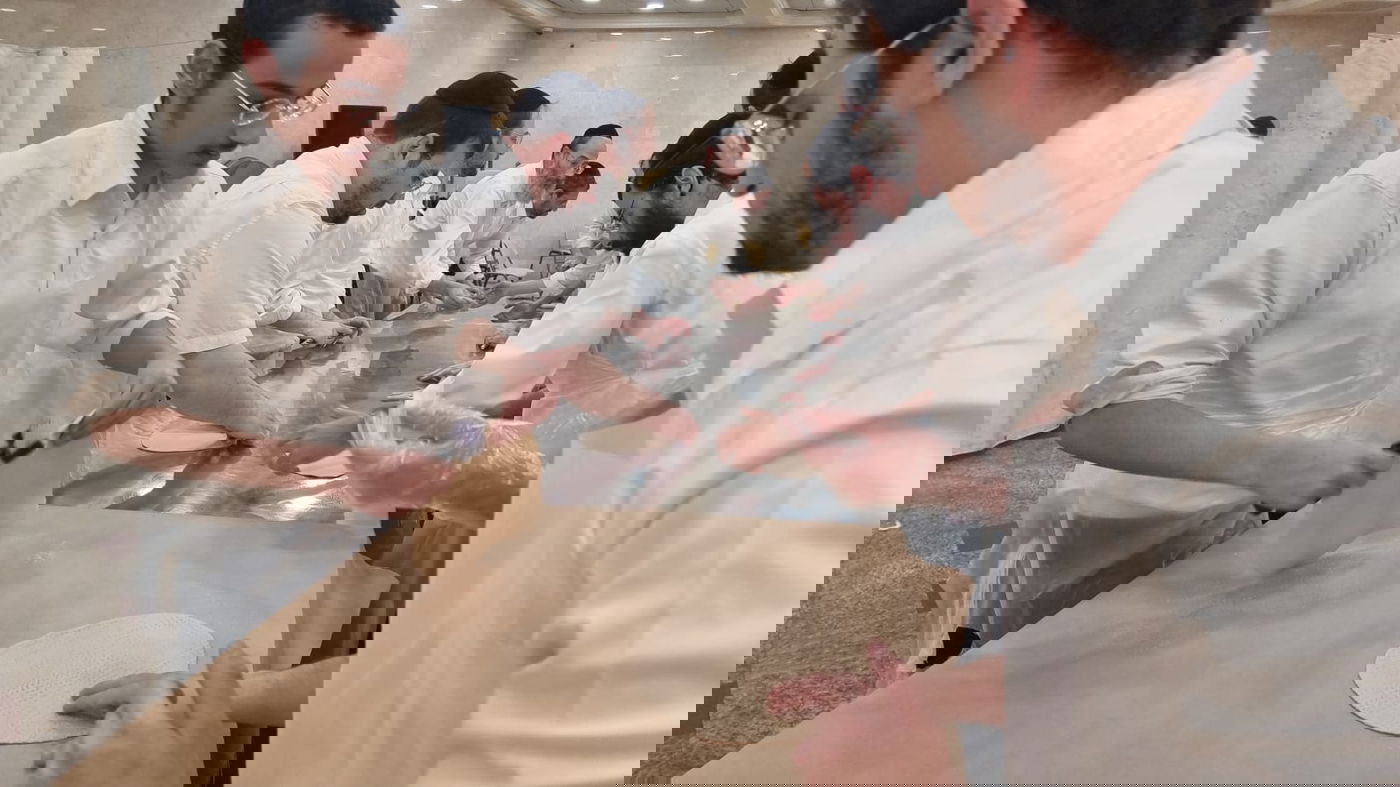 אברכי הכולל מסאו פאולו באפיית מצות ב'בנין אב'