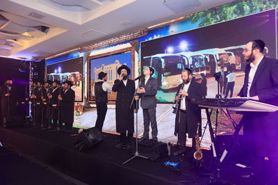 ממז'יבוז' ועד לירושלים: משולם גרינברגר, בנצי קלצקין, שמוליק לוטרמן ומקהלת מלכות במחרוזת