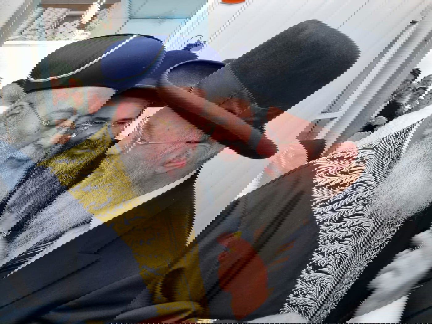 צפו: הראשל"צ הגר"ש עמאר באפיית מצות