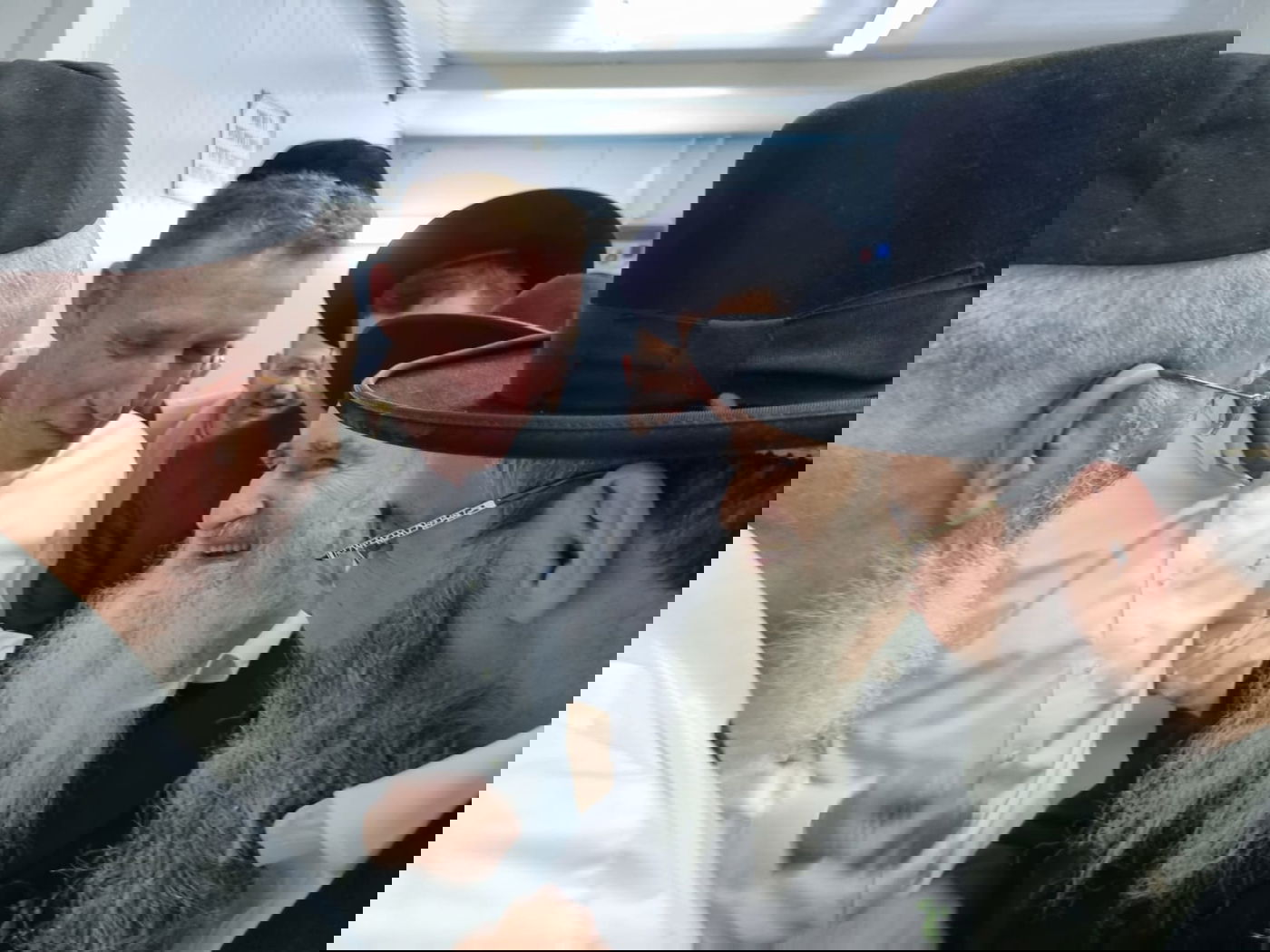 צפו: הראשל"צ הגר"ש עמאר באפיית מצות