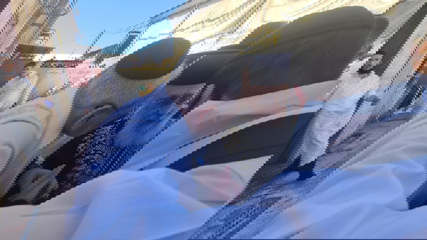 תיעוד: הראשון לציון הגר"י יוסף באפיית מצות