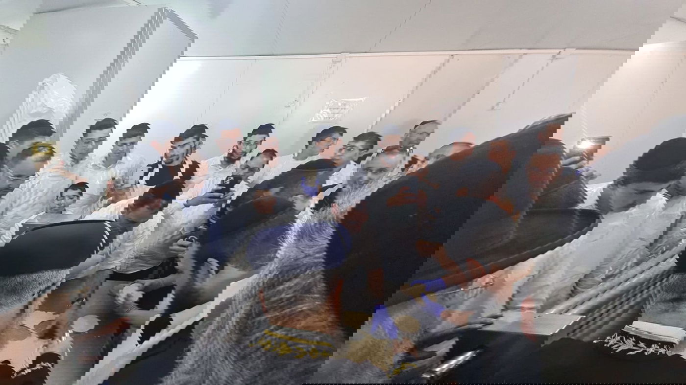 תיעוד: הראשון לציון הגר"י יוסף באפיית מצות