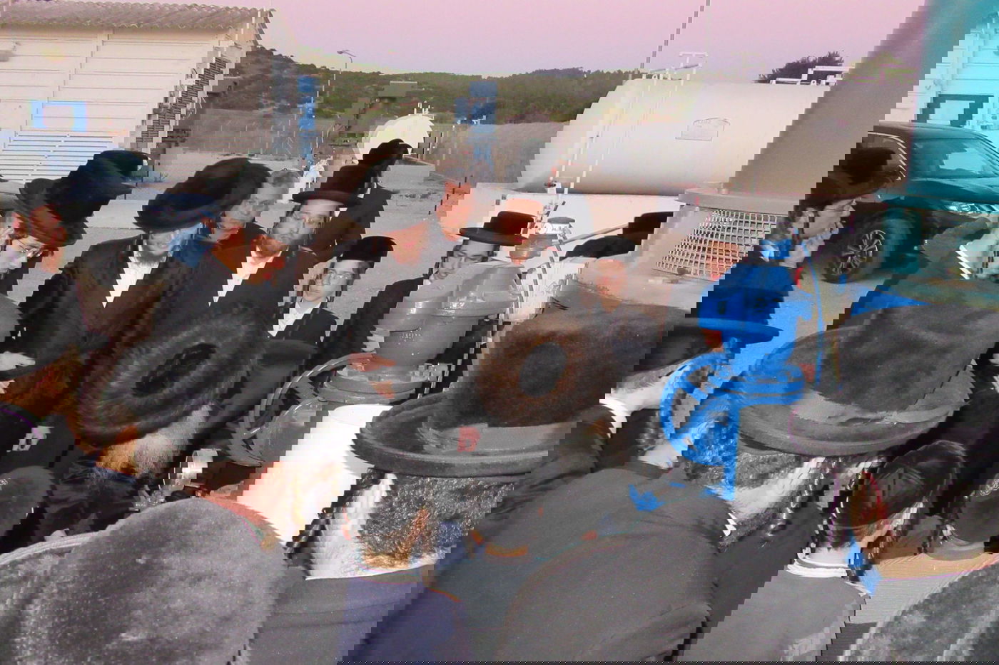 האדמו"ר מקרעטשניף קרית גת בשאיבת מים שלנו