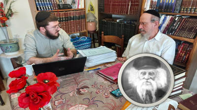 כותב השורות מראיין את סבא ר' מענדל טננבוים שליט"א. בעיגול: הגאון הרוגוצובר.