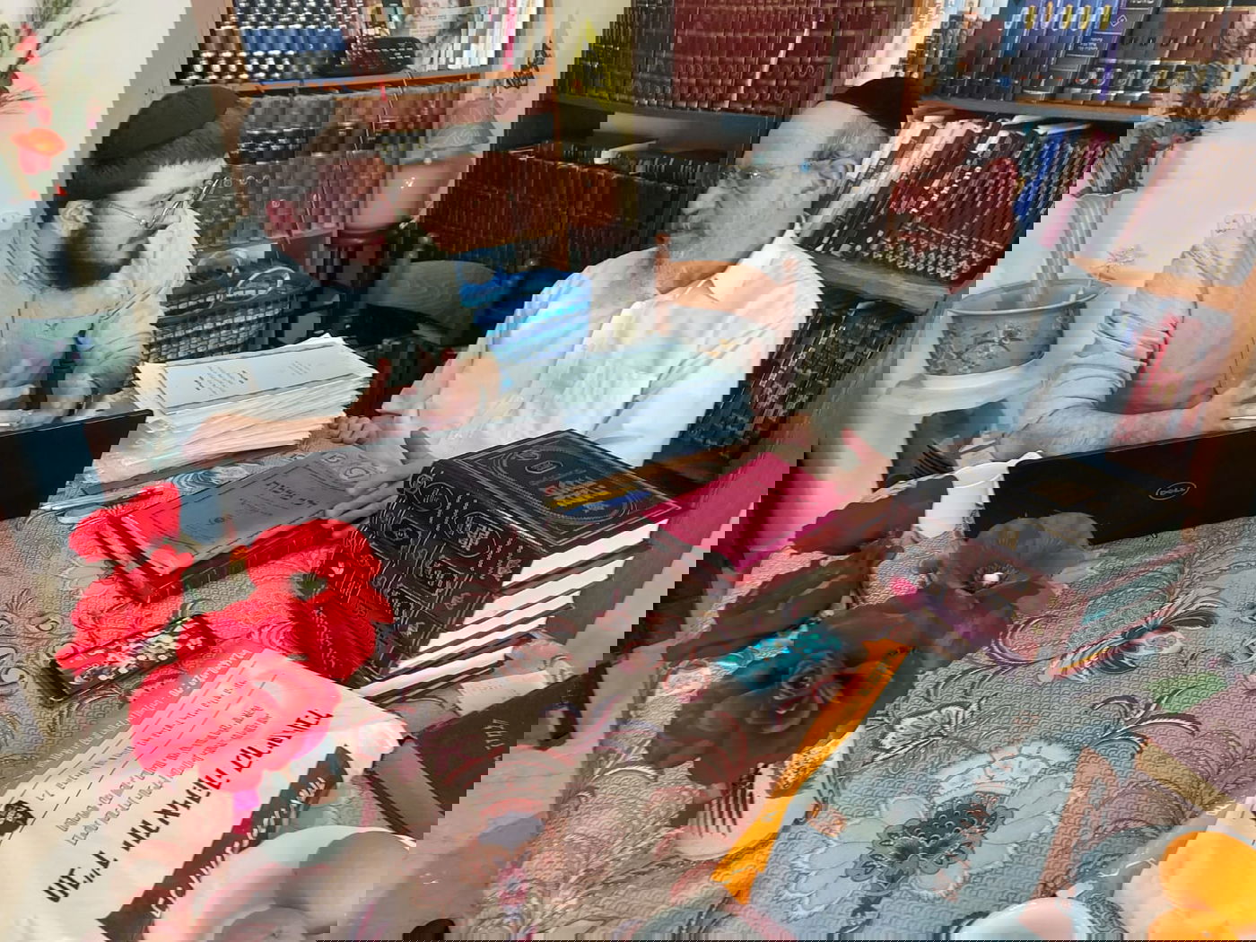 כותב השורות מראיין את סבא ר' מענדל טננבוי שליט"א על הגאון