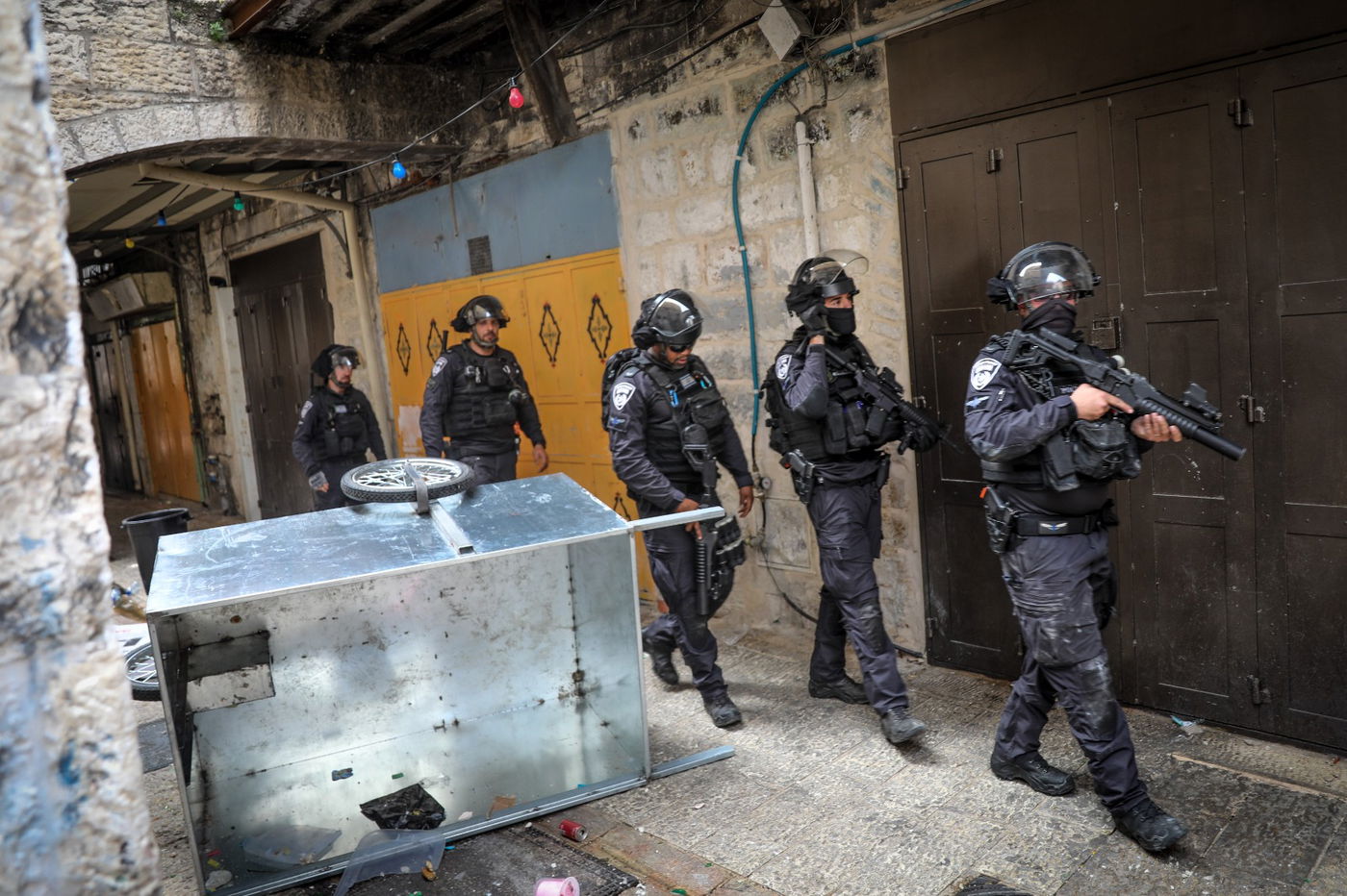 הסלעים על האוטובוס; הנוסעים: "רעדנו מפחד, כולם צרחו"