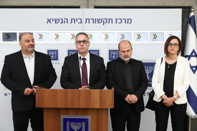 עבאס וחבריו