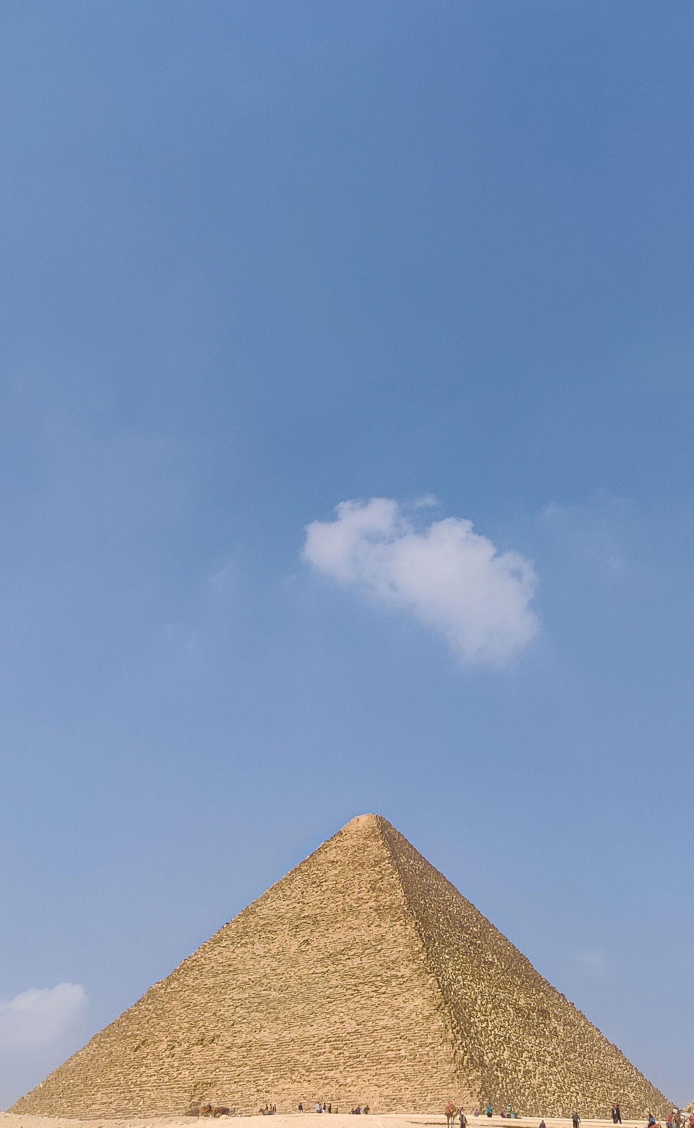 אוהד הנווד במסע מרתק לפירמידות במצרים