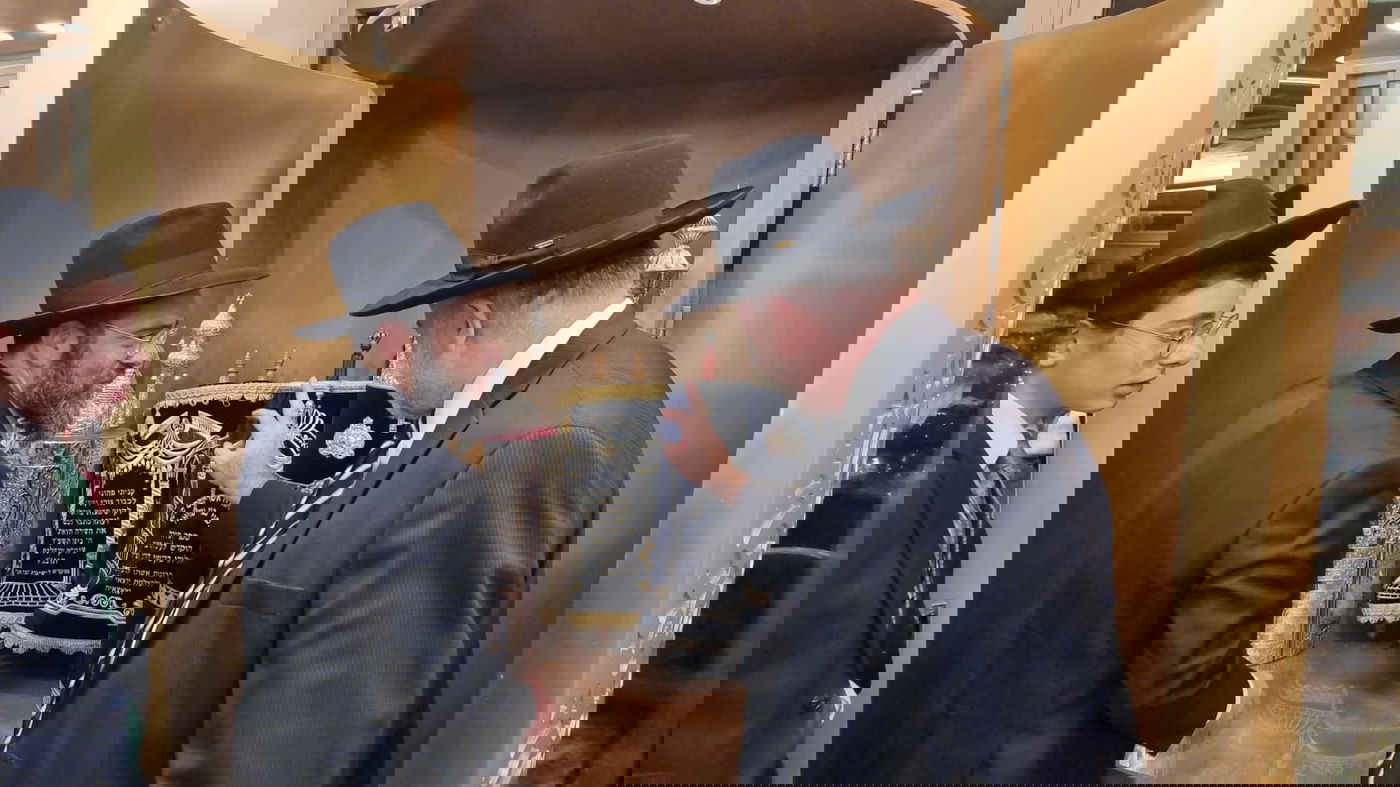 ספר תורה הוכנס להיכל זקן הראשונים לציון