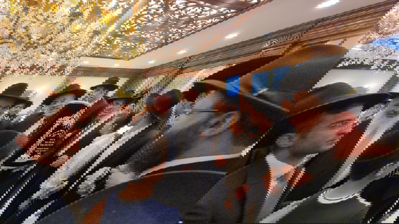 ספר תורה הוכנס להיכל זקן הראשונים לציון