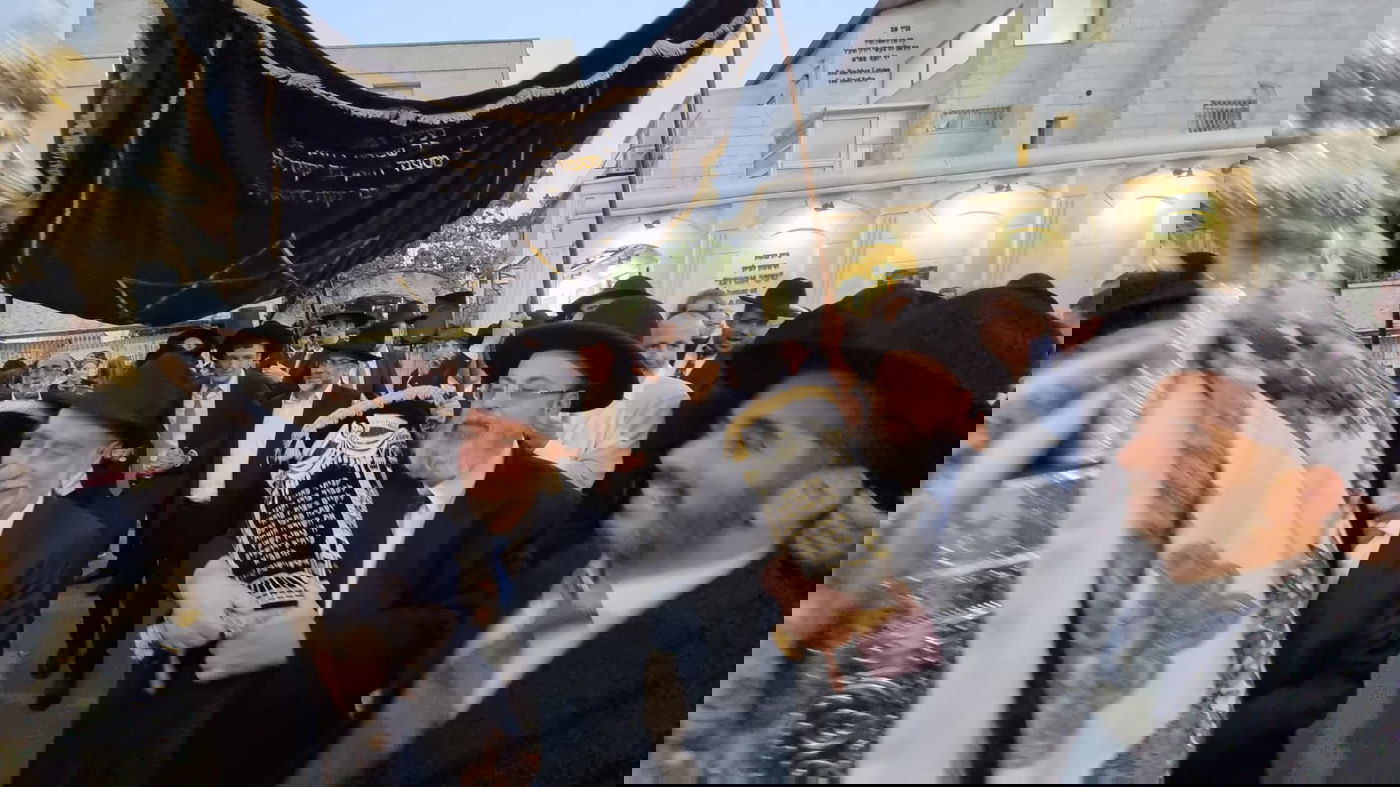 ספר תורה הוכנס להיכל זקן הראשונים לציון