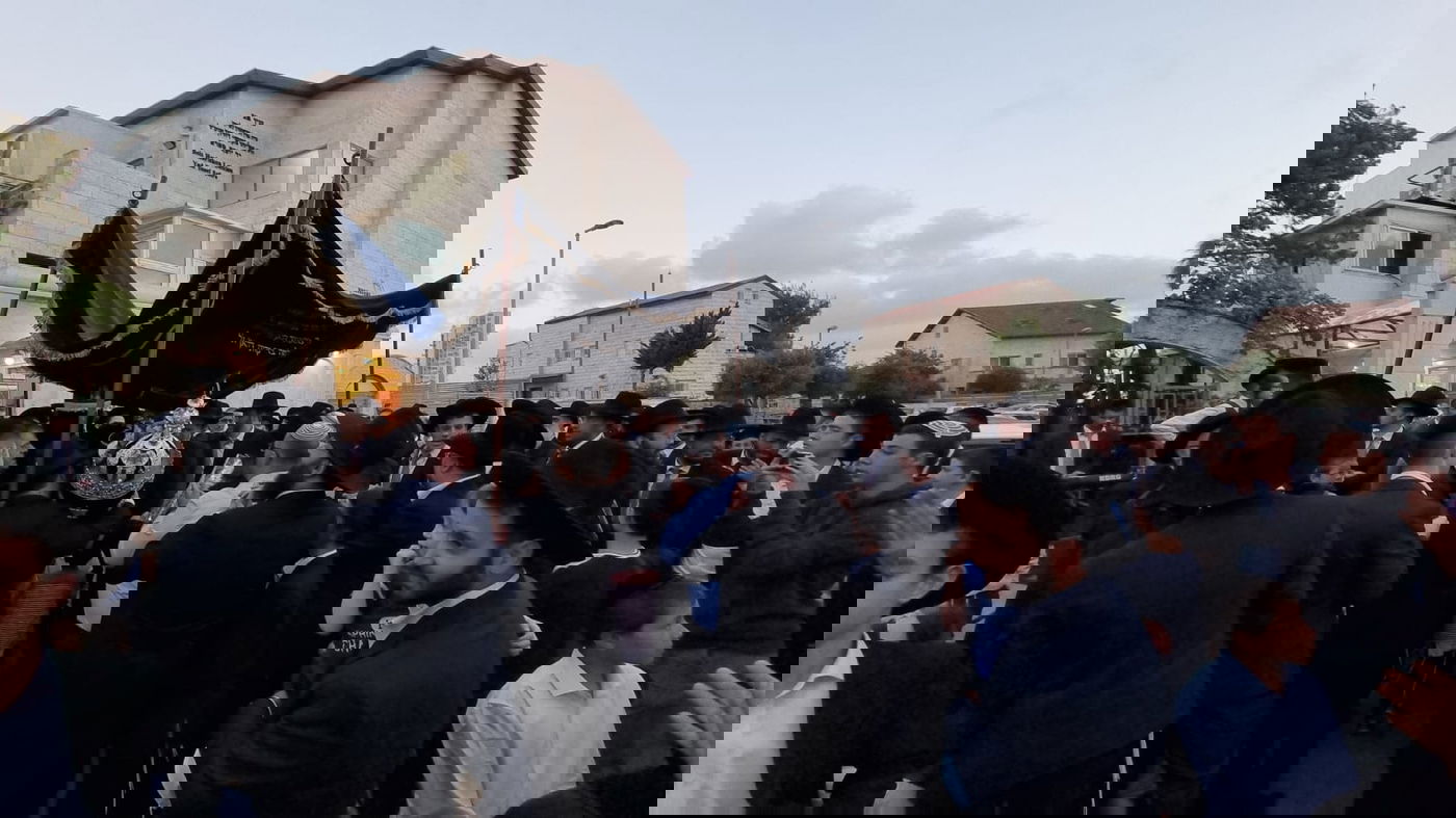 ספר תורה הוכנס להיכל זקן הראשונים לציון