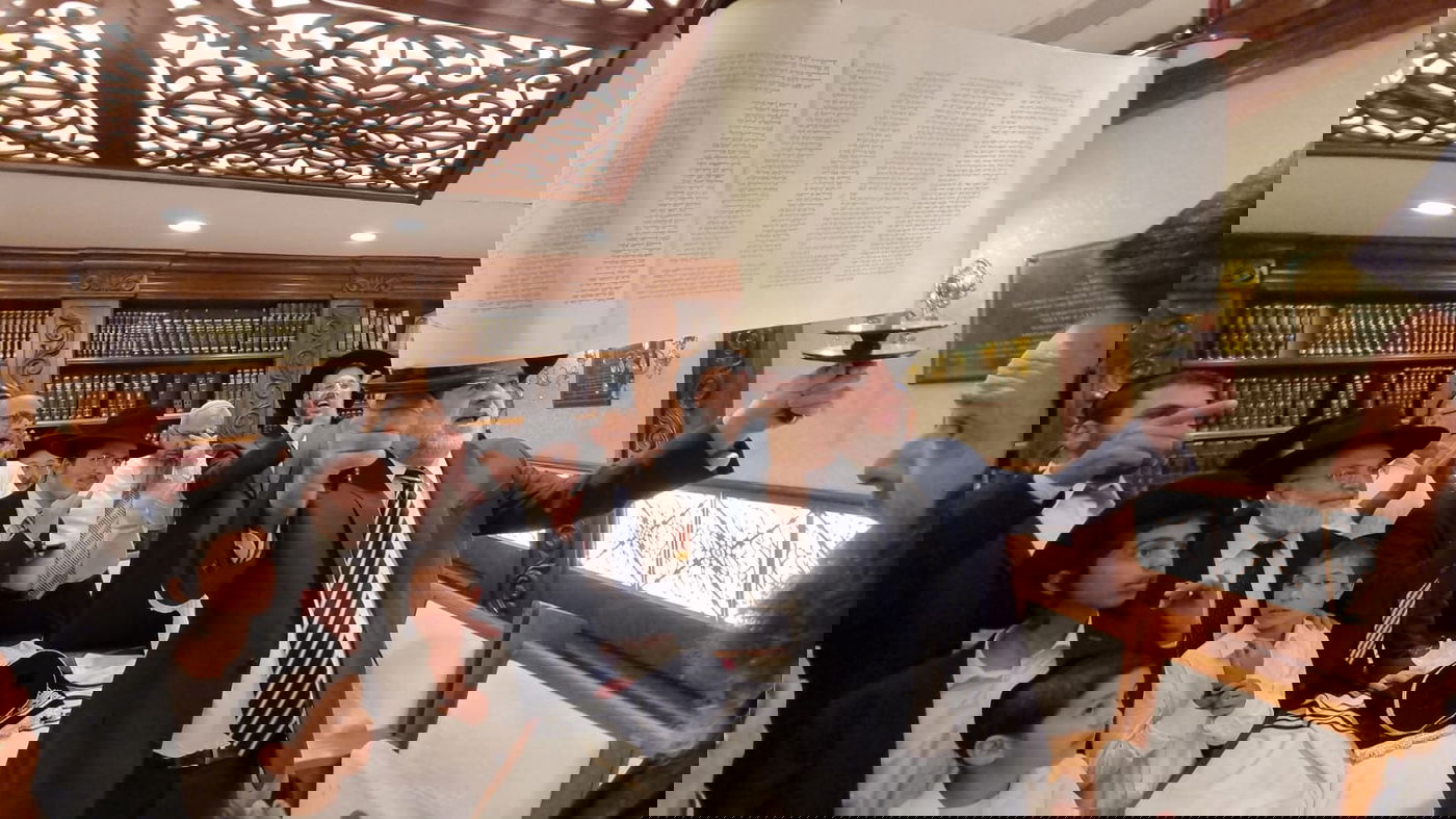 ספר תורה הוכנס להיכל זקן הראשונים לציון