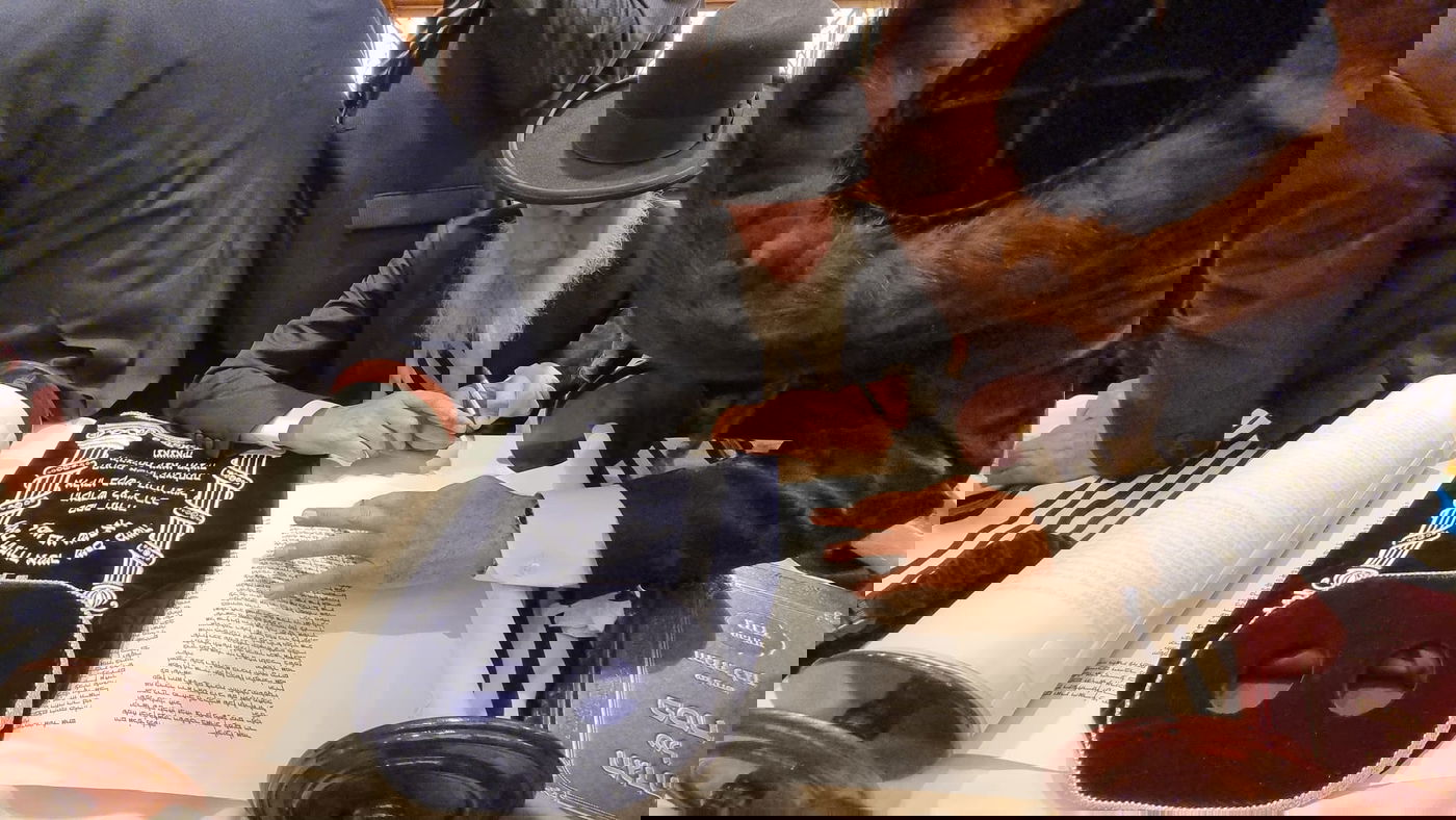 ספר תורה הוכנס להיכל זקן הראשונים לציון