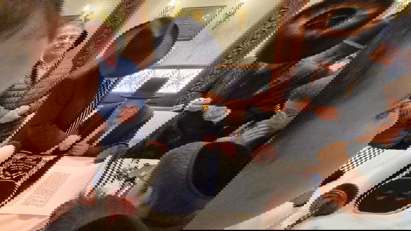 ספר תורה הוכנס להיכל זקן הראשונים לציון