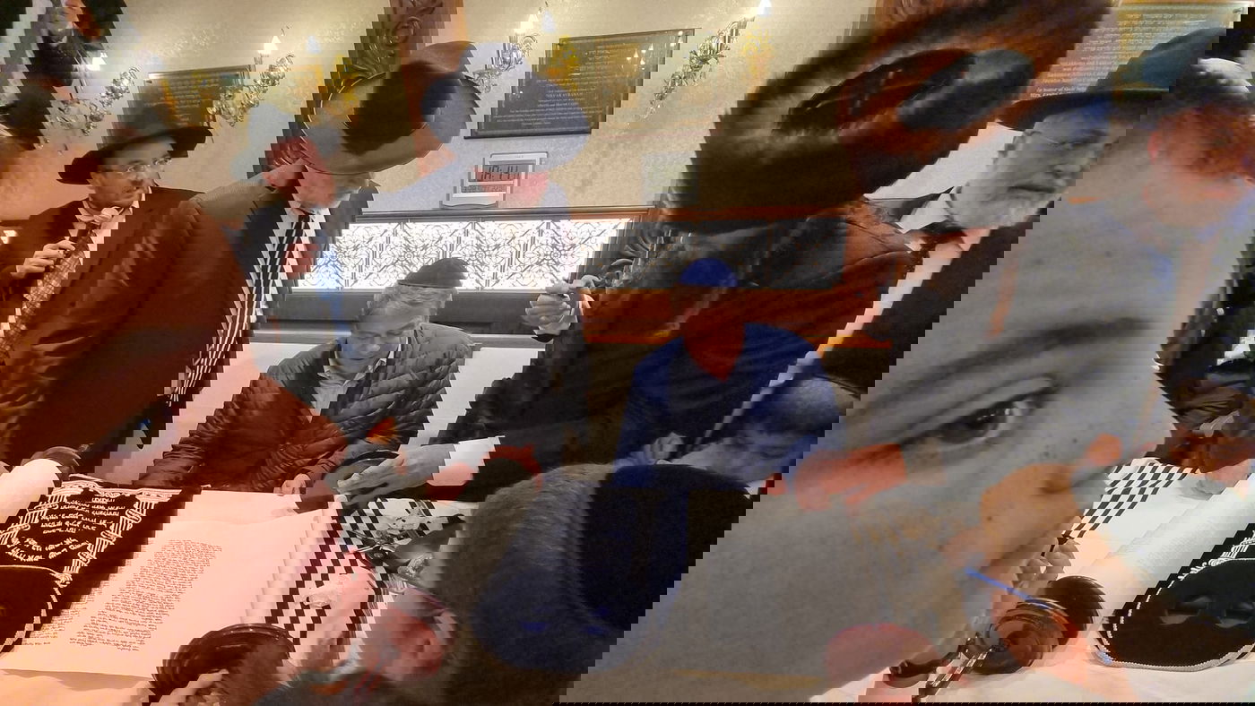 ספר תורה הוכנס להיכל זקן הראשונים לציון