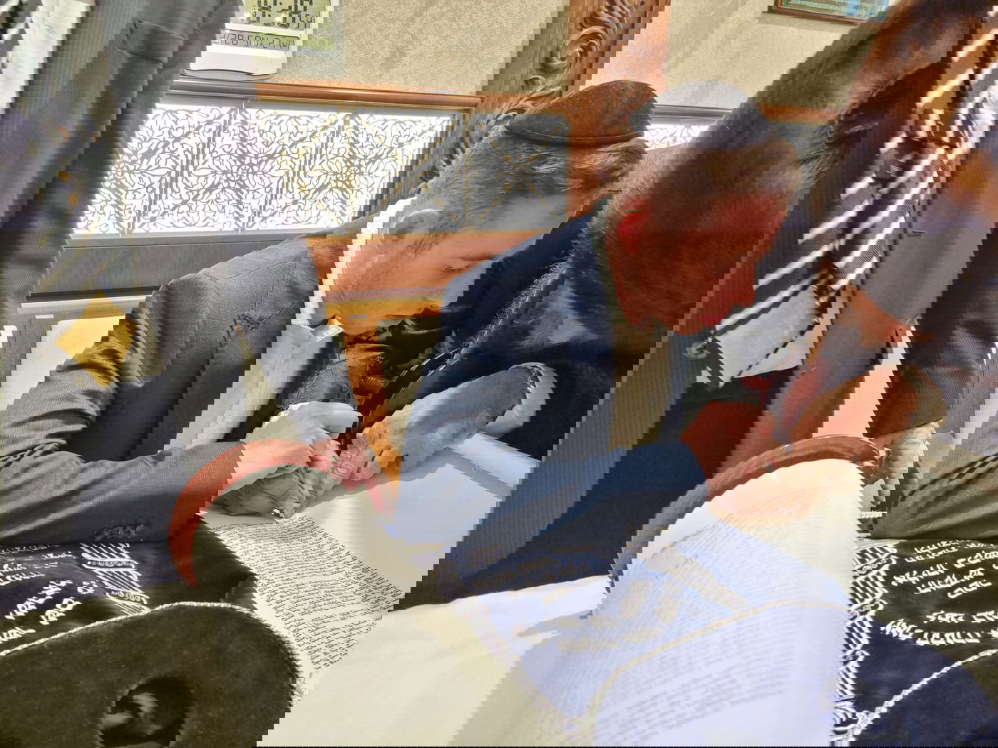 ספר תורה הוכנס להיכל זקן הראשונים לציון