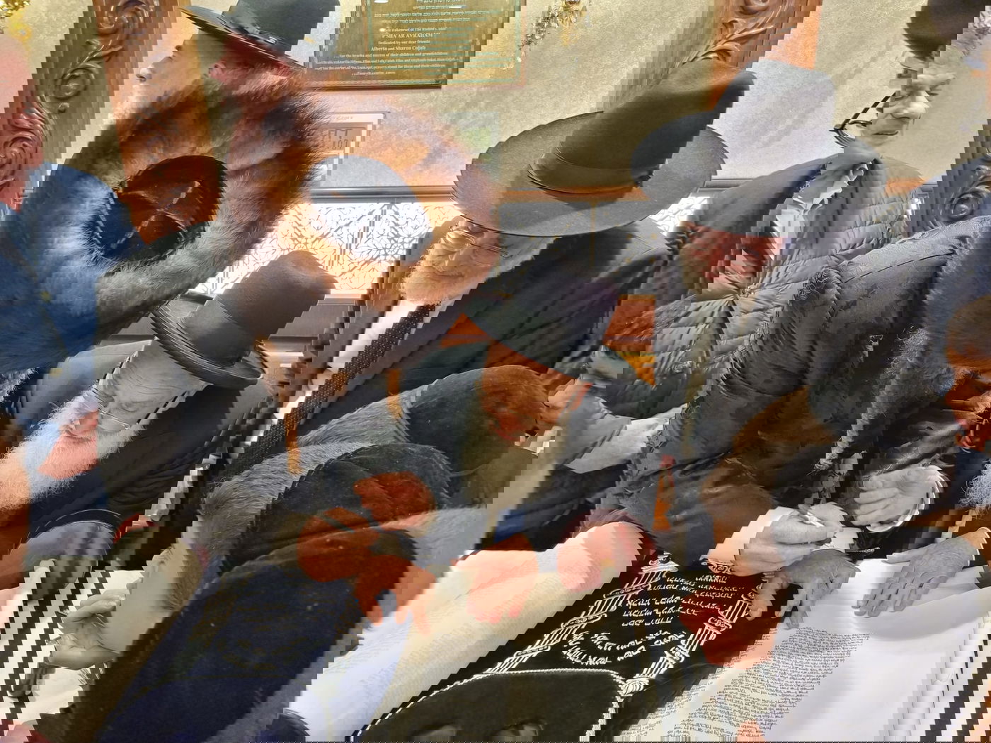 ספר תורה הוכנס להיכל זקן הראשונים לציון