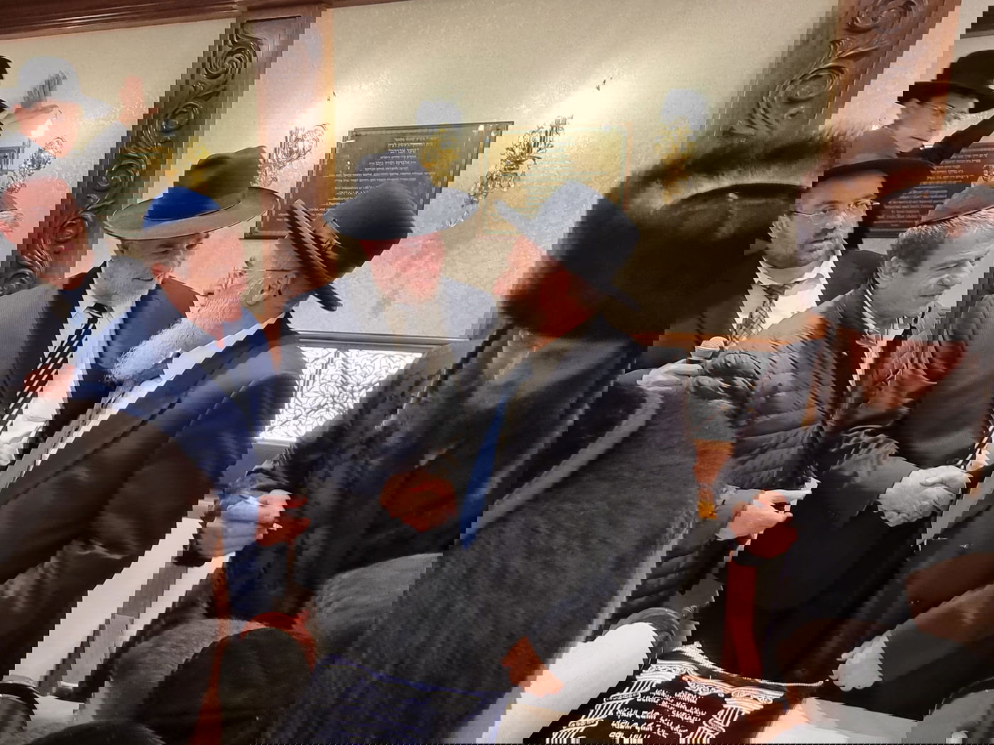 ספר תורה הוכנס להיכל זקן הראשונים לציון