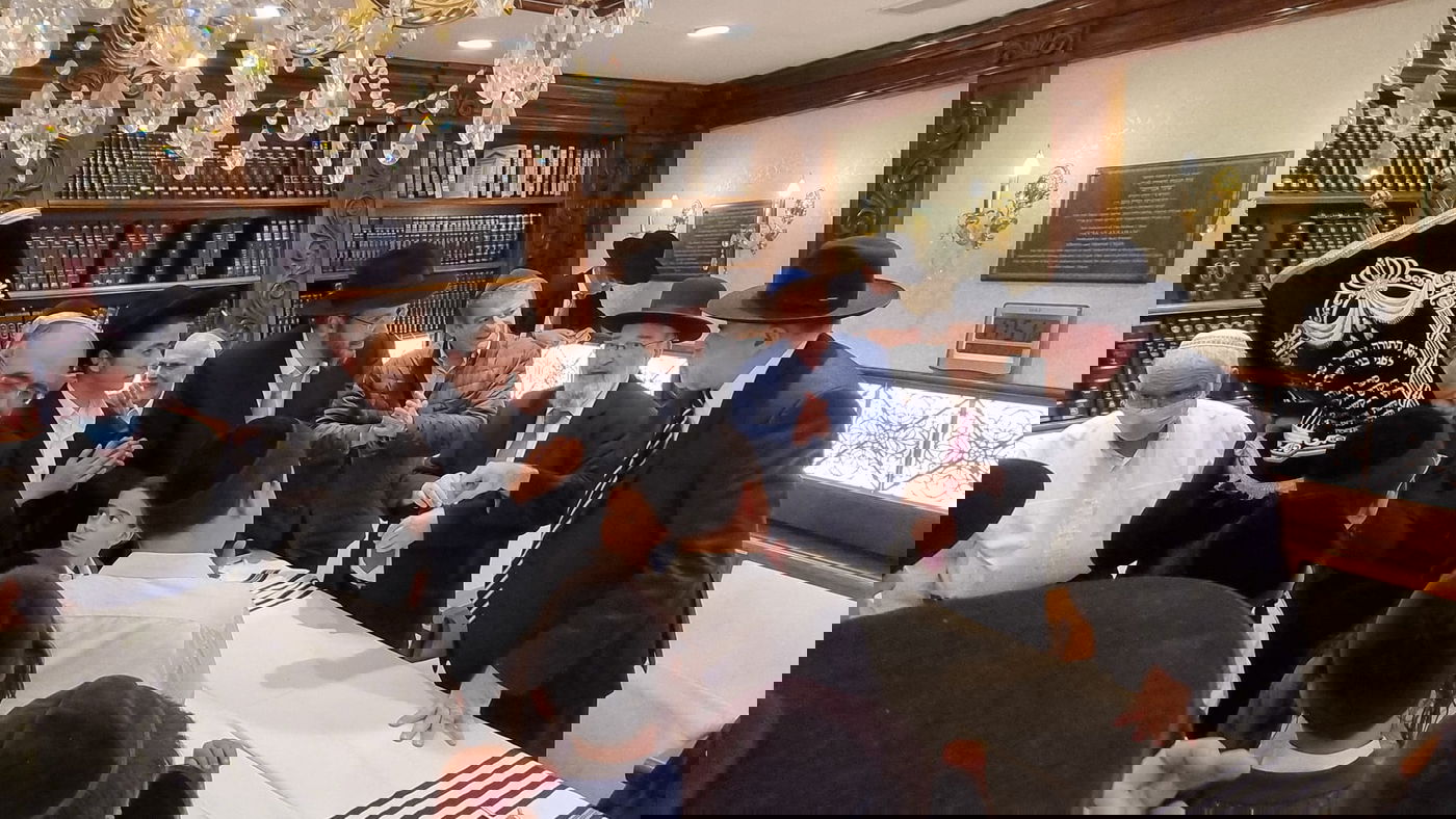 ספר תורה הוכנס להיכל זקן הראשונים לציון