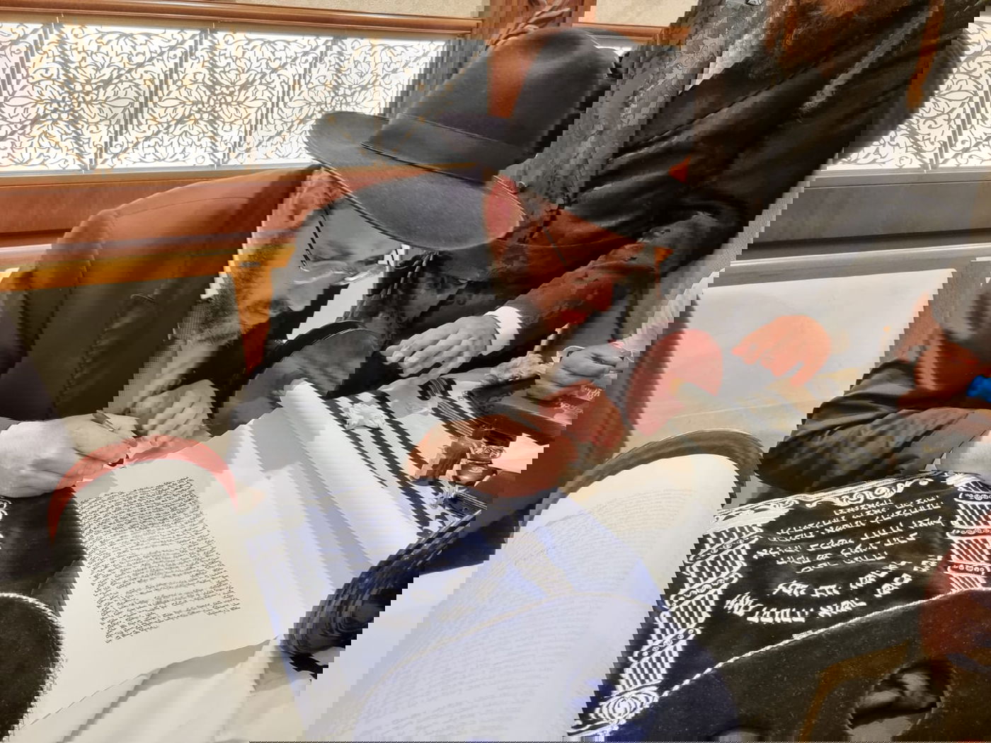 ספר תורה הוכנס להיכל זקן הראשונים לציון