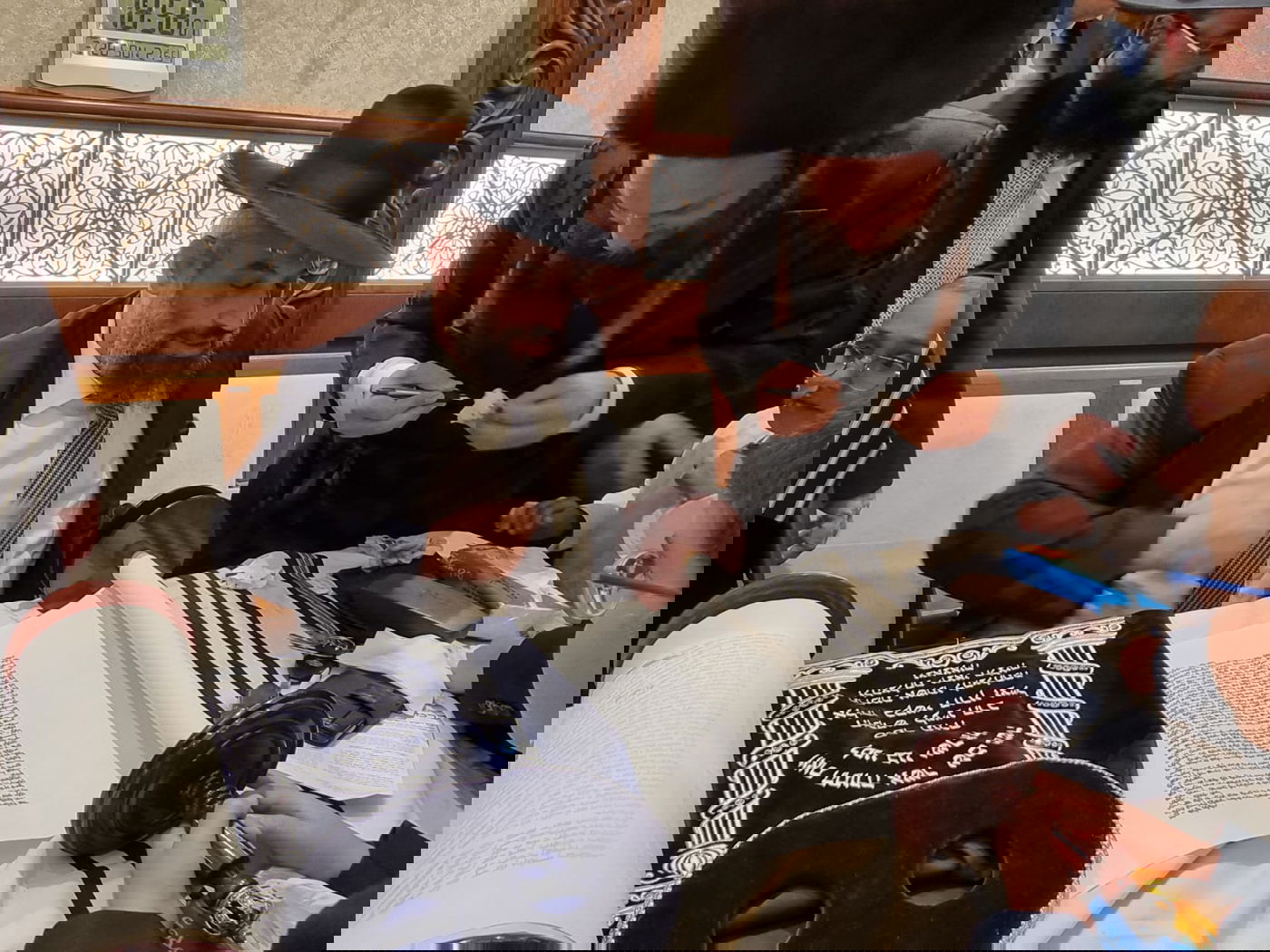 ספר תורה הוכנס להיכל זקן הראשונים לציון