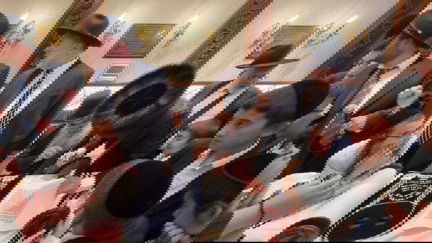 ספר תורה הוכנס להיכל זקן הראשונים לציון