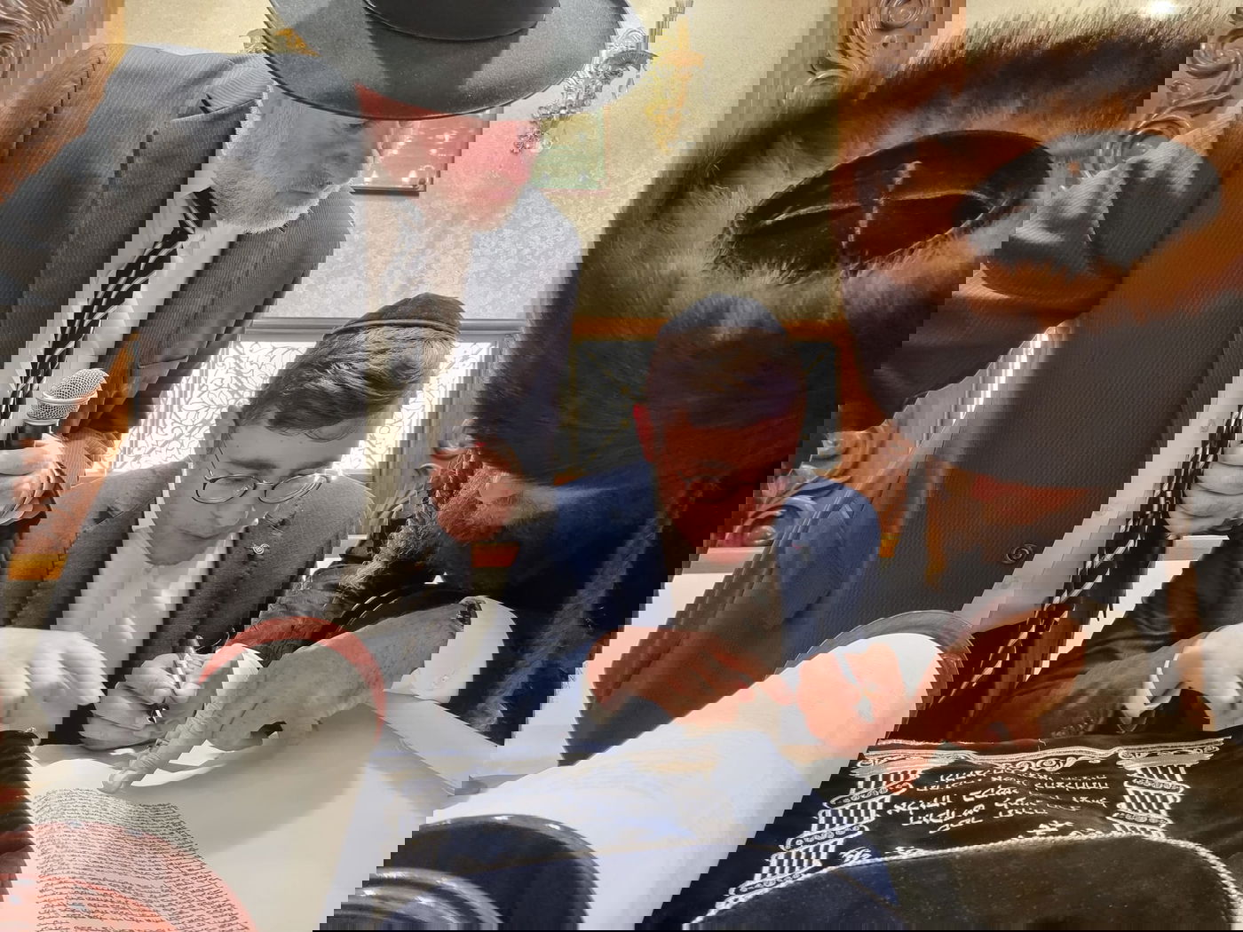 ספר תורה הוכנס להיכל זקן הראשונים לציון